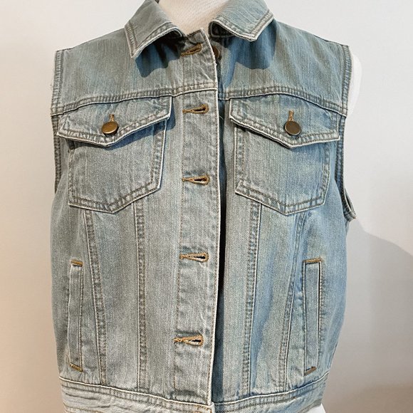 Forever 21 Light Wash Denim Vest Size Medium - Picture 2 of 3